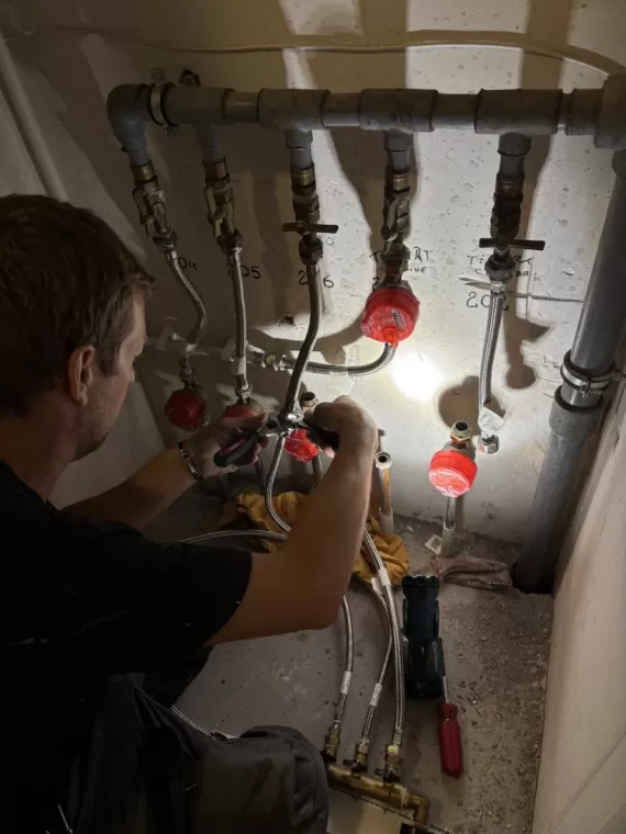 Recherche de fuite sous pression d'eau