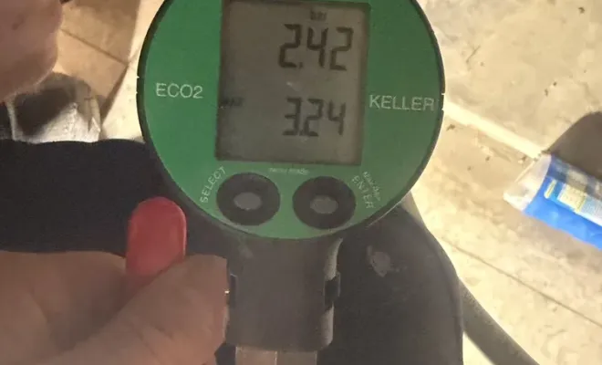 Intervention à Vence pour une fuite dans le faux plafond, Cagnes-sur-Mer, Les Plombiers d'Azur